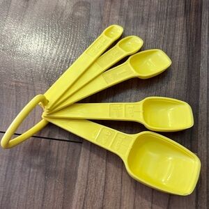 VTG Tupperware Yellow Plastic Measuring Spoons Teaspoon